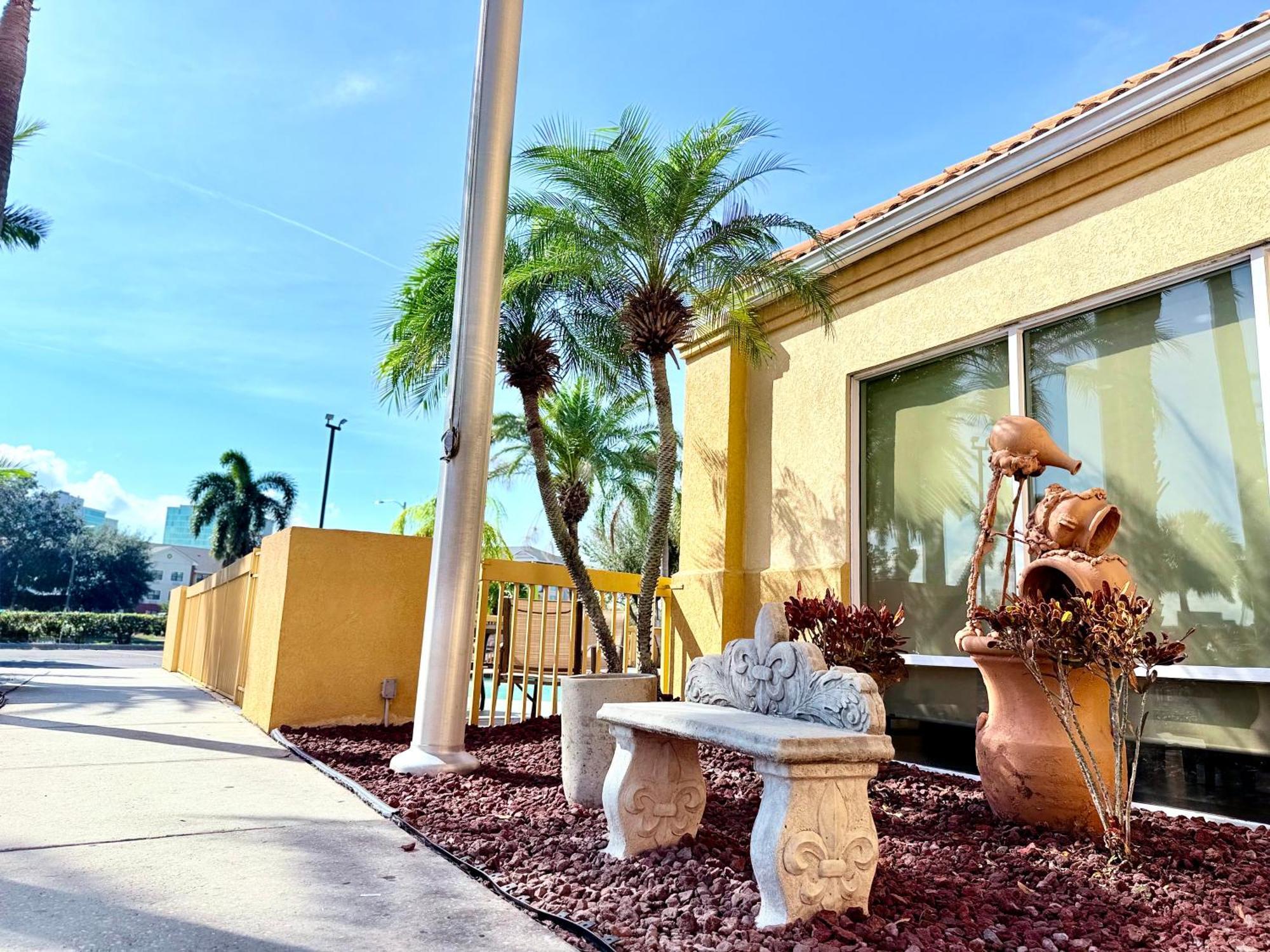 La Quinta By Wyndham Orlando Universal Area - Free Shuttle To Universal Bagian luar foto