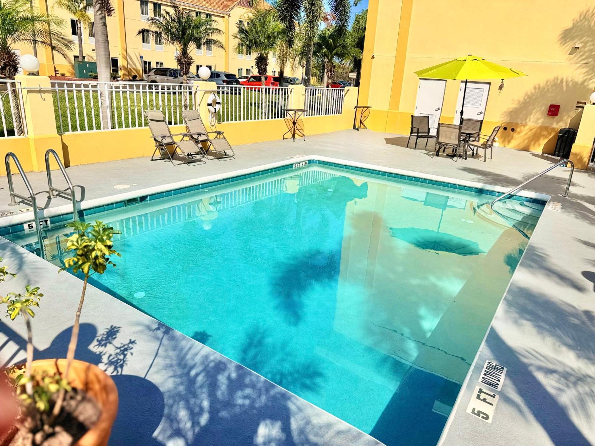 La Quinta By Wyndham Orlando Universal Area - Free Shuttle To Universal Bagian luar foto