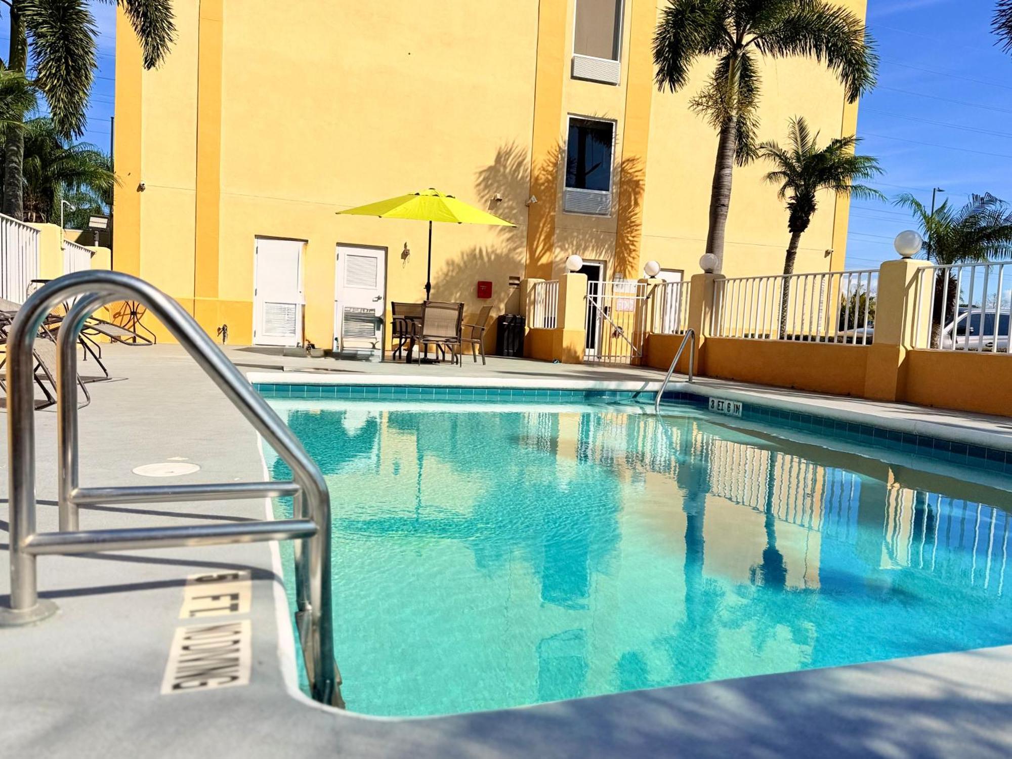 La Quinta By Wyndham Orlando Universal Area - Free Shuttle To Universal Bagian luar foto