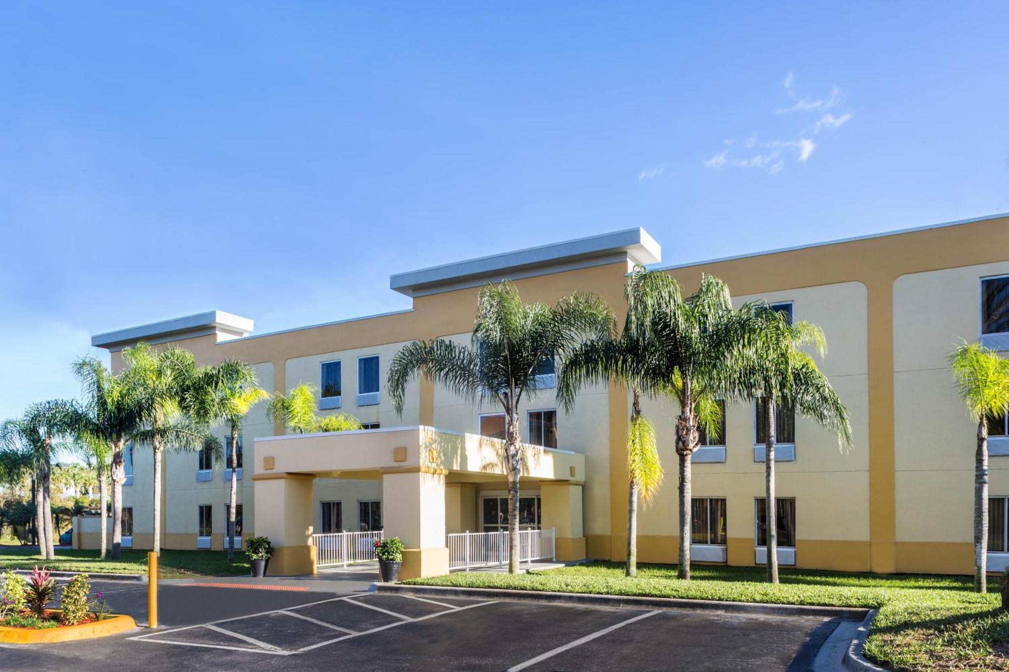 La Quinta By Wyndham Orlando Universal Area - Free Shuttle To Universal Bagian luar foto