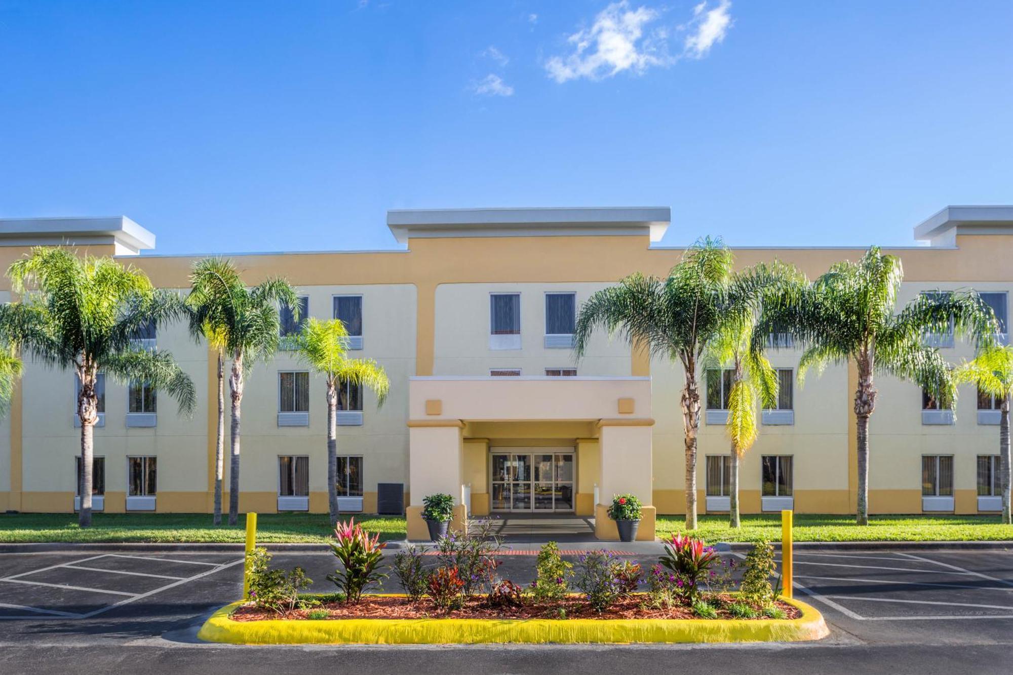 La Quinta By Wyndham Orlando Universal Area - Free Shuttle To Universal Bagian luar foto